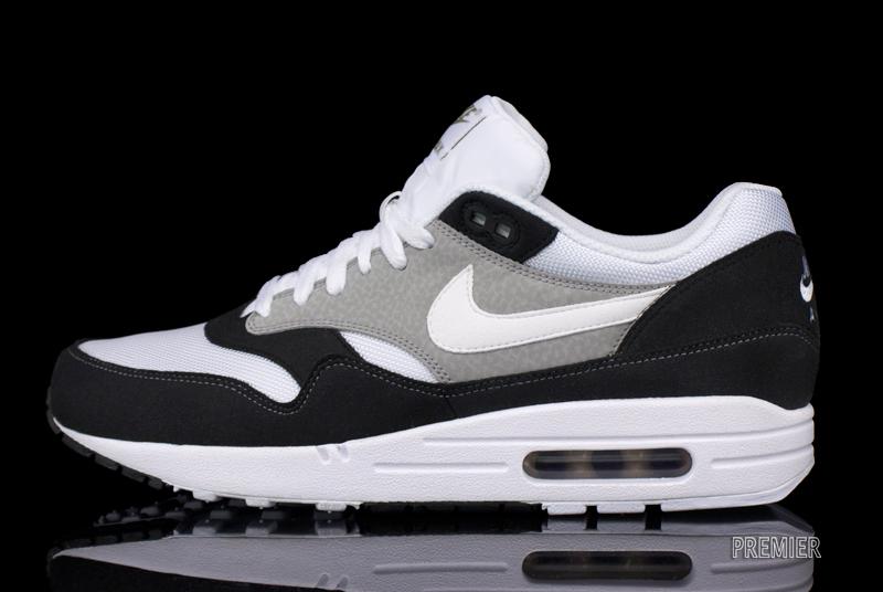 Nike Air Max 1 Black White 1