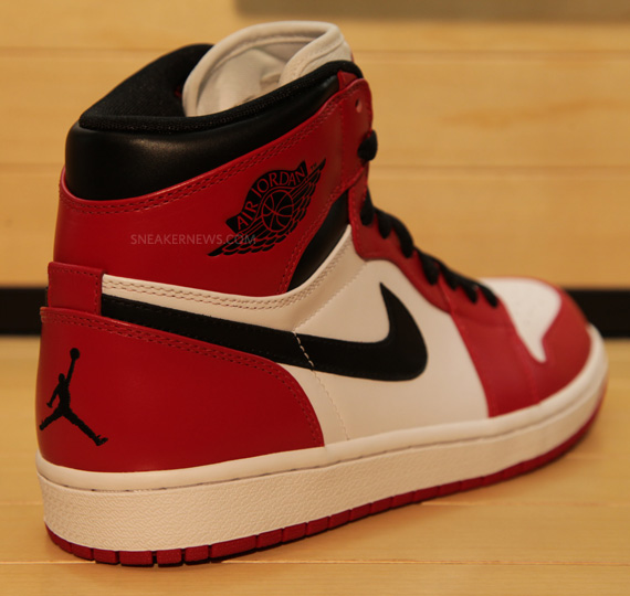 Air Jordan 1 Retro High 2013 White Red Black 4