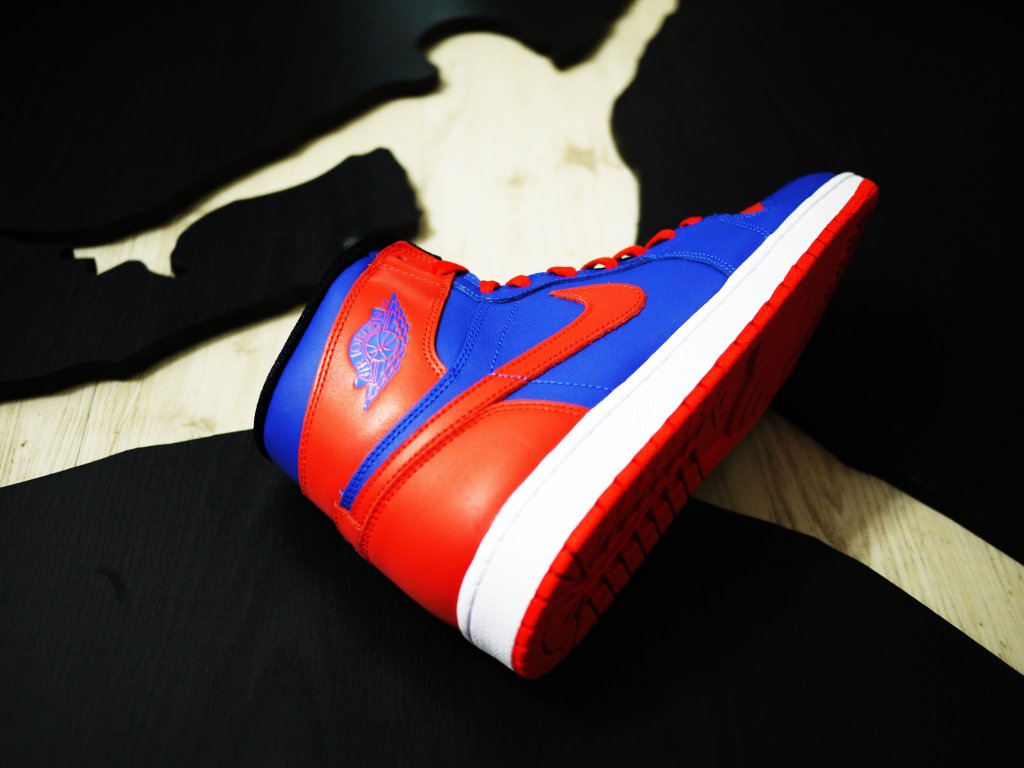 Air Jordan 1 Retro High 2013 Packaging Comparison 03