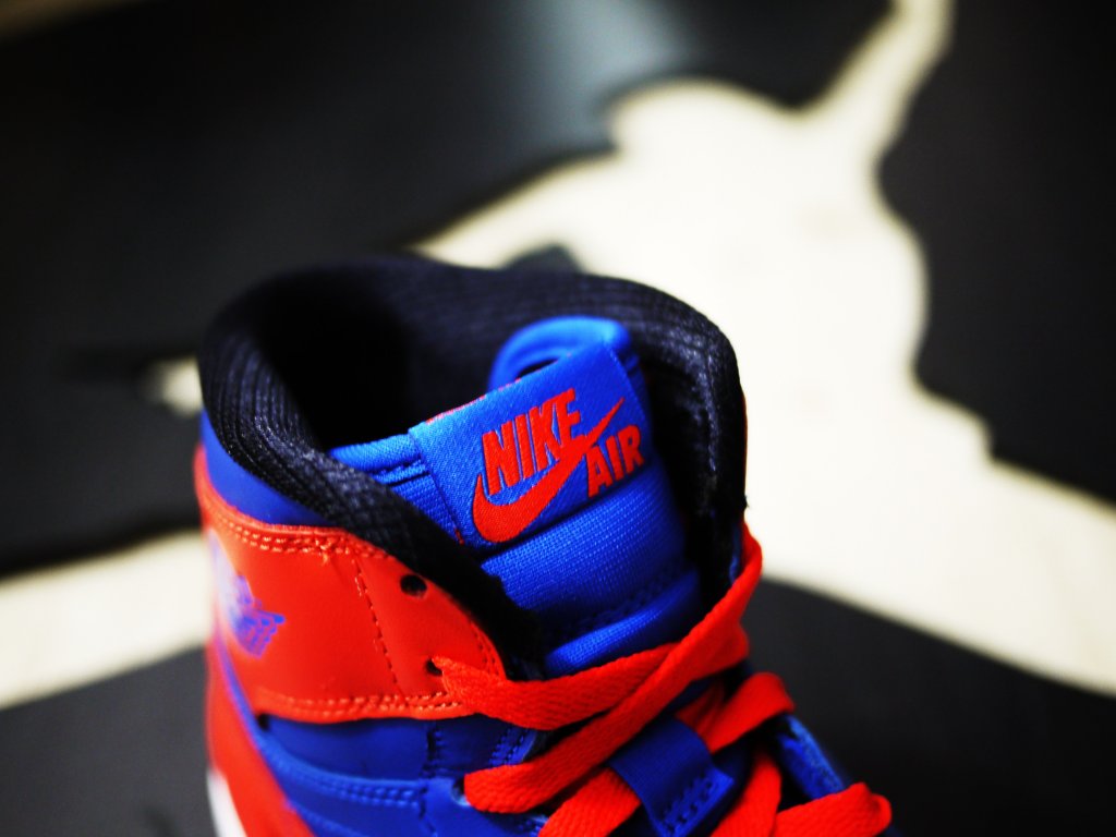 Air Jordan 1 Retro High 2013 Packaging Comparison 04