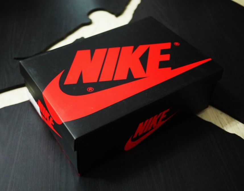 Air Jordan 1 Retro High 2013 Packaging Comparison 05