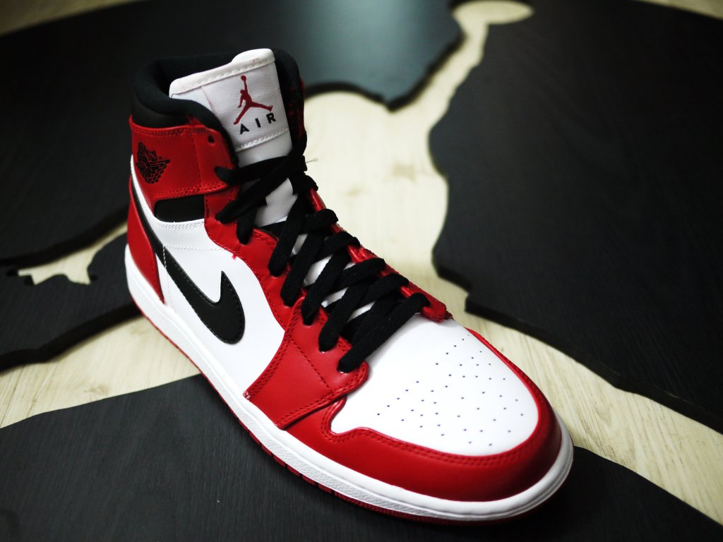 Air Jordan 1 Retro High 2013 Packaging Comparison 06