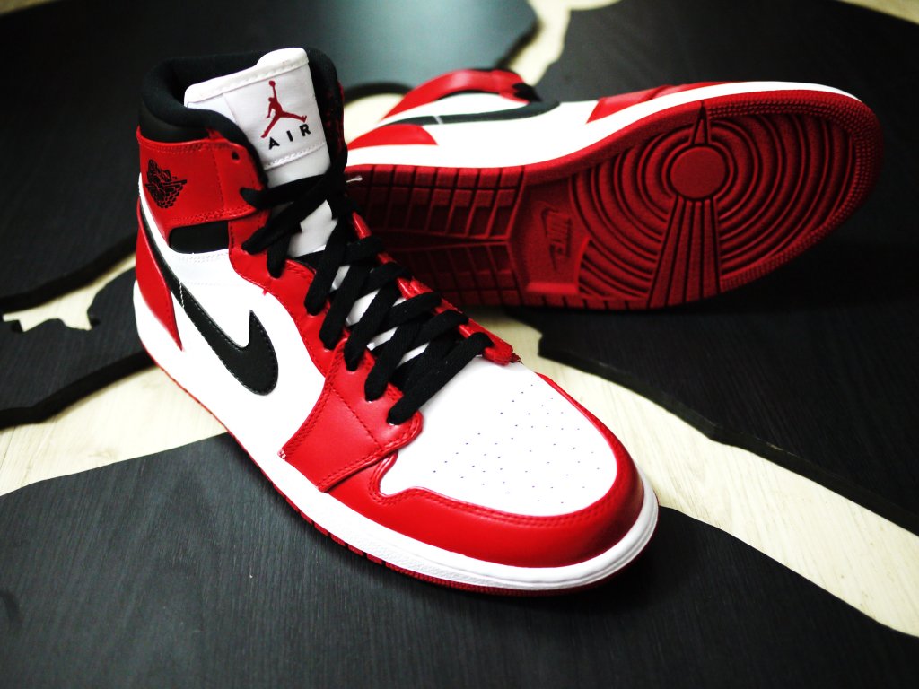 Air Jordan 1 Retro High 2013 Packaging Comparison 09