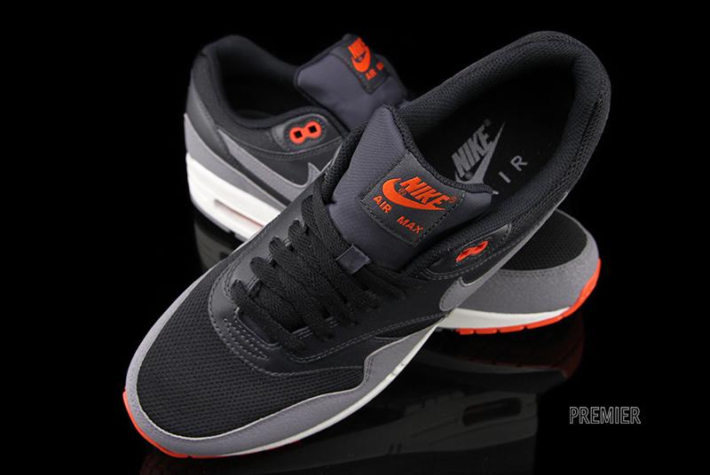 Nike Air Max 1 Essential Black Cool Grey Team Red 01