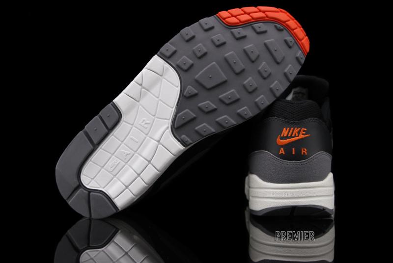 Nike Air Max 1 Essential Black Cool Grey Team Red 04