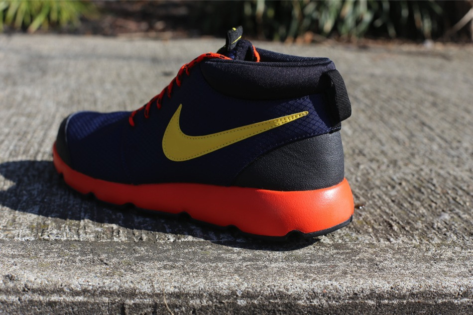 Nike Rosherun Trail Obsidian Vivid Sulfur Team Orange 02