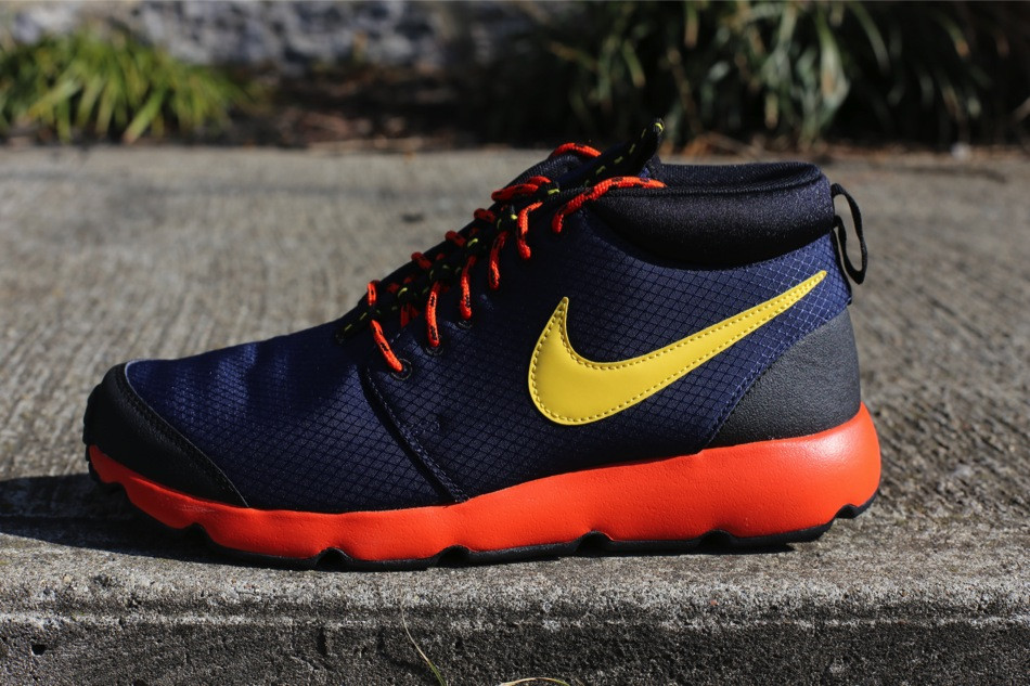 Nike Rosherun Trail Obsidian Vivid Sulfur Team Orange 04