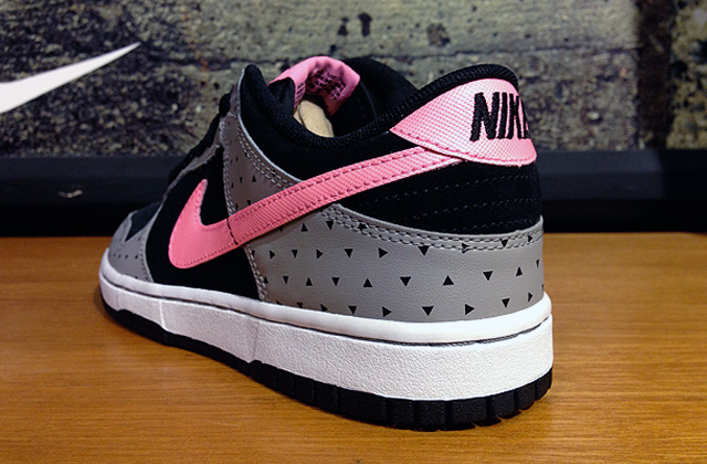Nike Wmns Dunk Low Triangle Grey Black Pink 2