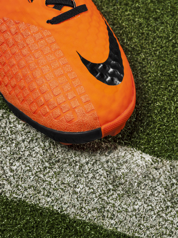 Nike Bomba Finale Ii Detail Toebox Original