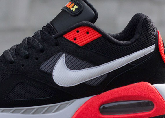 Nike Air Max Ivo Black - Red - White