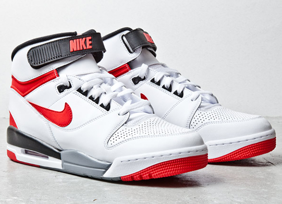 Nike Air Revolution – White – Red – Black
