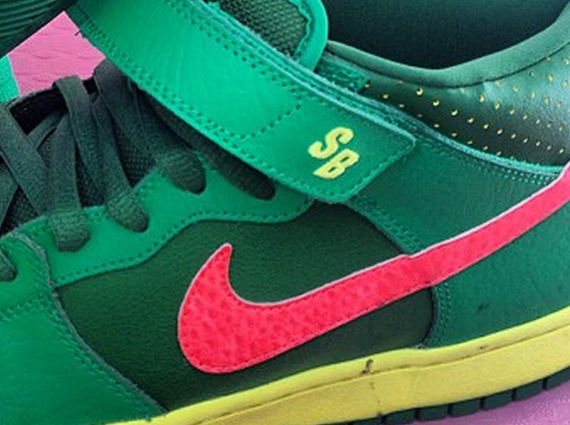 Nike SB Dunk Mid "Watermelon"