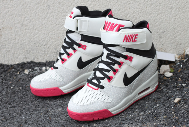 Nike Wmns Air Revolution Sky Hi Safari 2