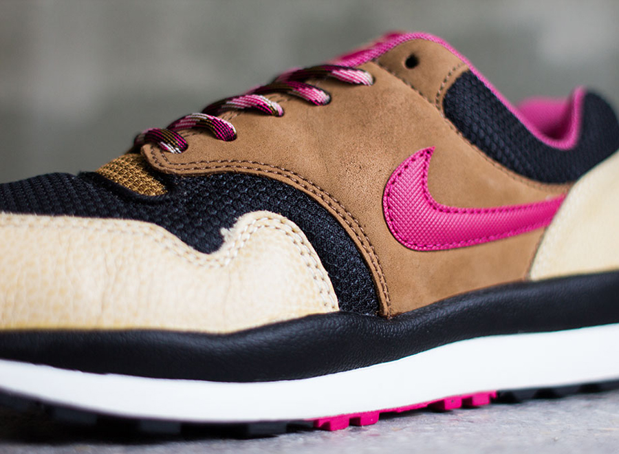Nike Air Safari Black Fuschia Gold 5