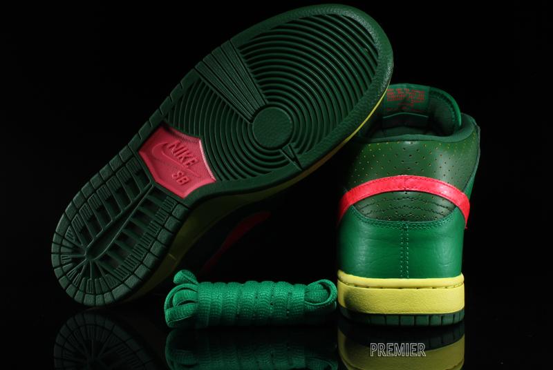 Nike Sb Dunk Low Lucky Green Fortress Green Atomic Red 03