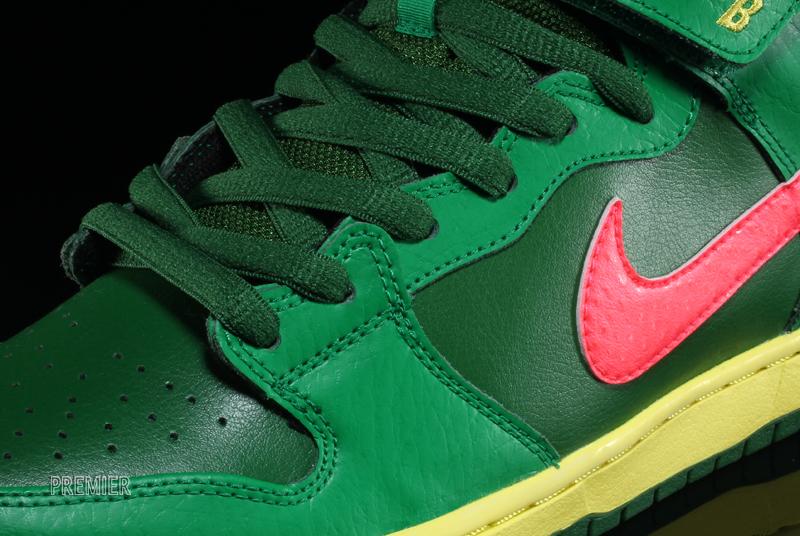 Nike Sb Dunk Low Lucky Green Fortress Green Atomic Red 04