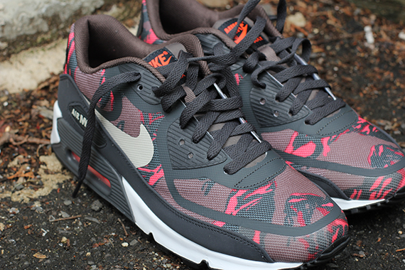 Nike Wmns Air Max 90 Tape Red Camo 2