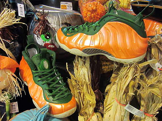 Nike Air Foamposite One Great Pumpkin Customs 2