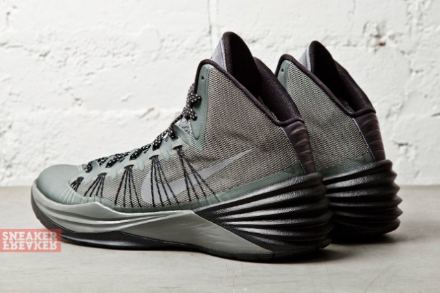 Nike Hyperdunk 2013 Mercury Grey Metallic Silver 02