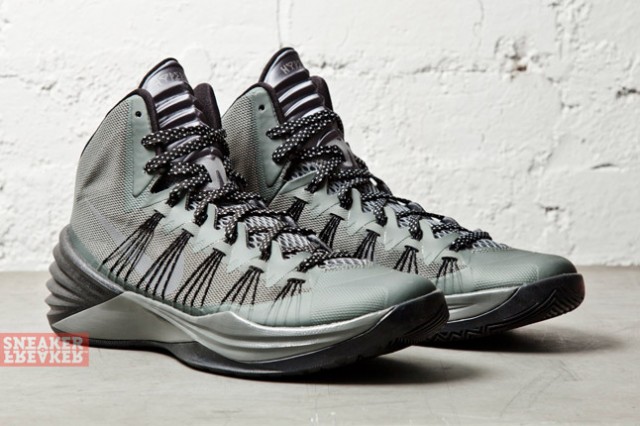 Nike Hyperdunk 2013 Mercury Grey Metallic Silver 03