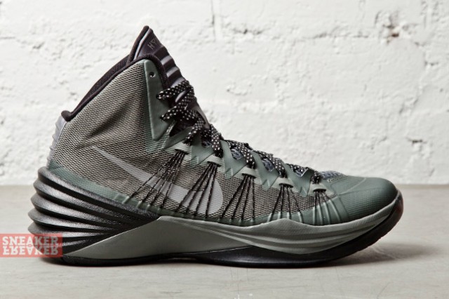 Nike Hyperdunk 2013 Mercury Grey Metallic Silver 04