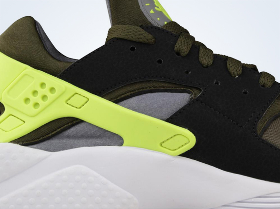 Nike Air Huarache - Dark Loden - Volt