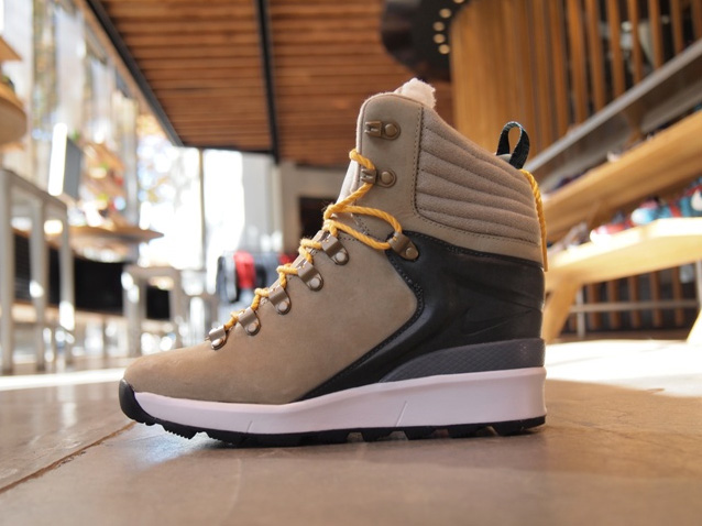 Nike Wmns Astoria Sky High 1