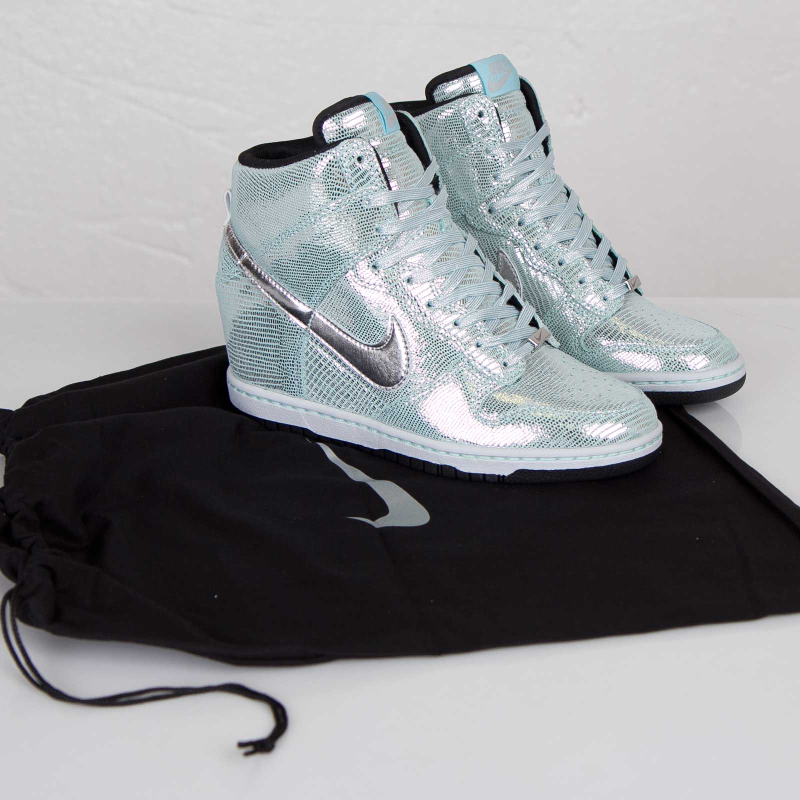 Nike Wmns Dunk Sky Hi Metallic Glacier 09