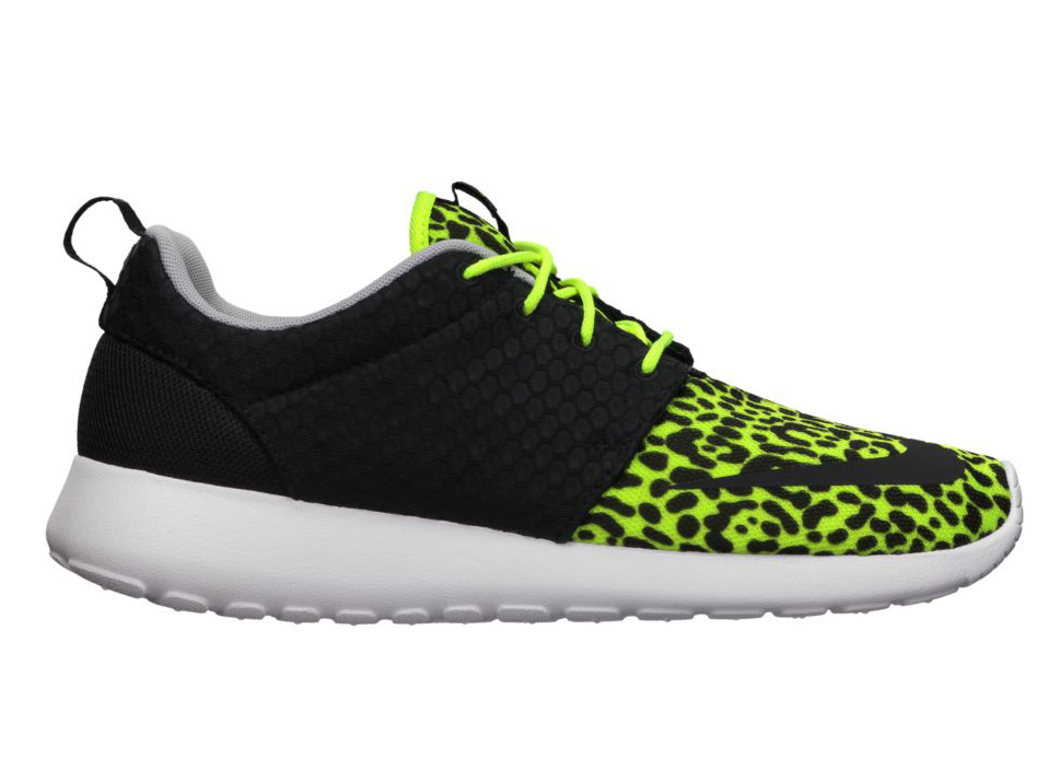 Roshe Run Fb Restock Volt