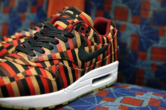 Roundel London Underground Nike Air Maxes 01