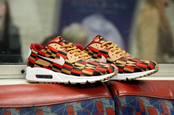 Roundel London Underground Nike Air Maxes 02