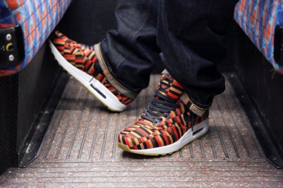 Roundel London Underground Nike Air Maxes 04