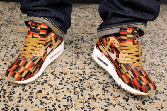 Roundel London Underground Nike Air Maxes 10