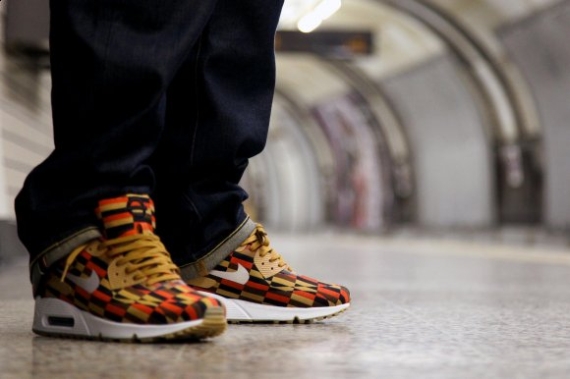 Roundel London Underground Nike Air Maxes 11