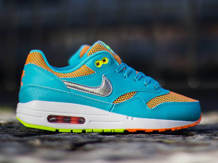 Nike Air Max Le Gs Gamma Blue Metallic Silver Total Orange Volt 02