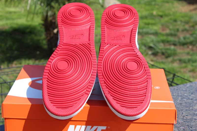 Air Jordan 1 Retro Ko High Bulls 02