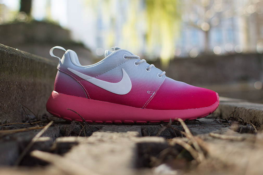 Nike Roshe Run “Gradient” – Grey – Pink