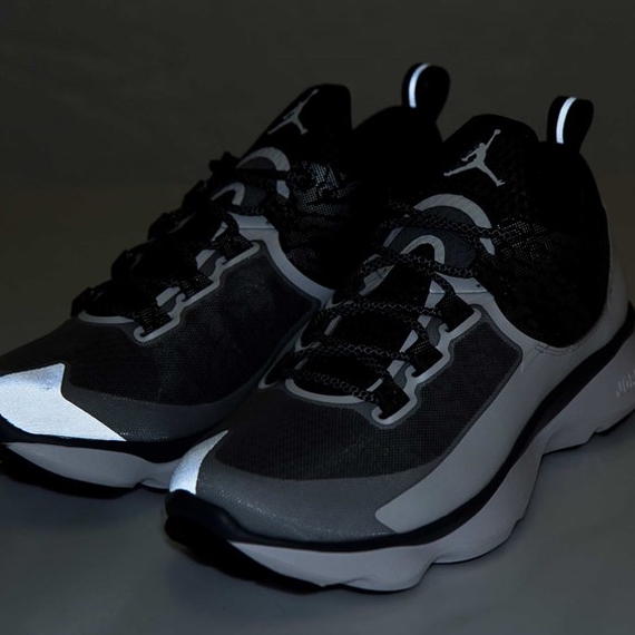 Jordan Flight Runner Black White Anthracite Metallic Silver 1