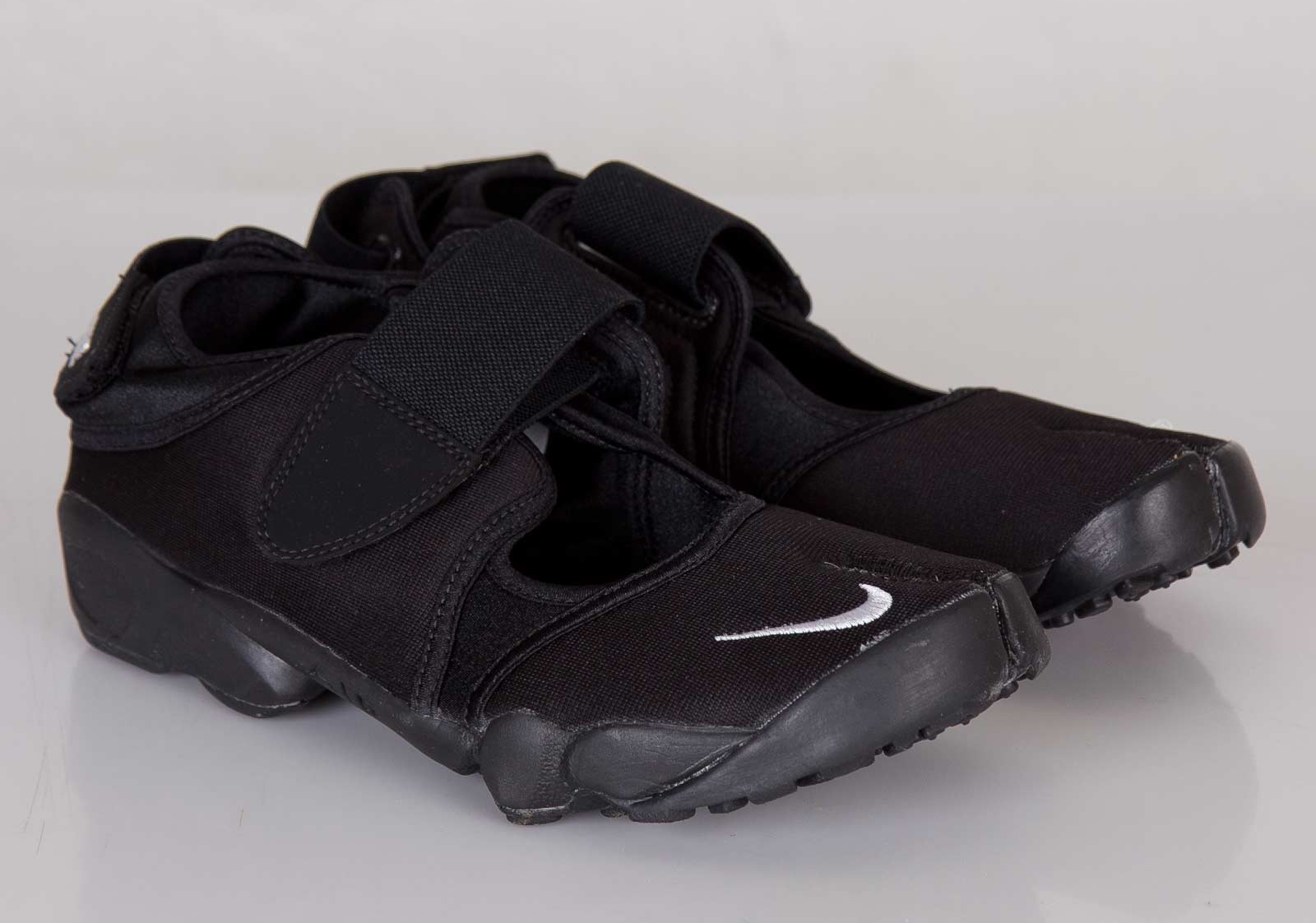 Nike Air Rift Blackout 02