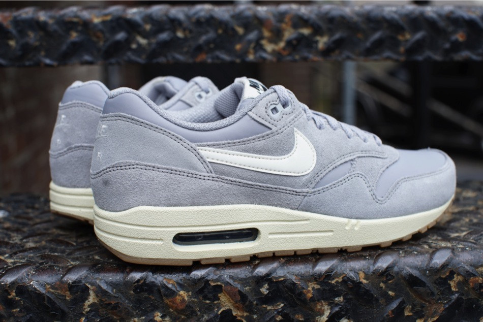 Nike Air Max 1 Essential Matte Silver 01