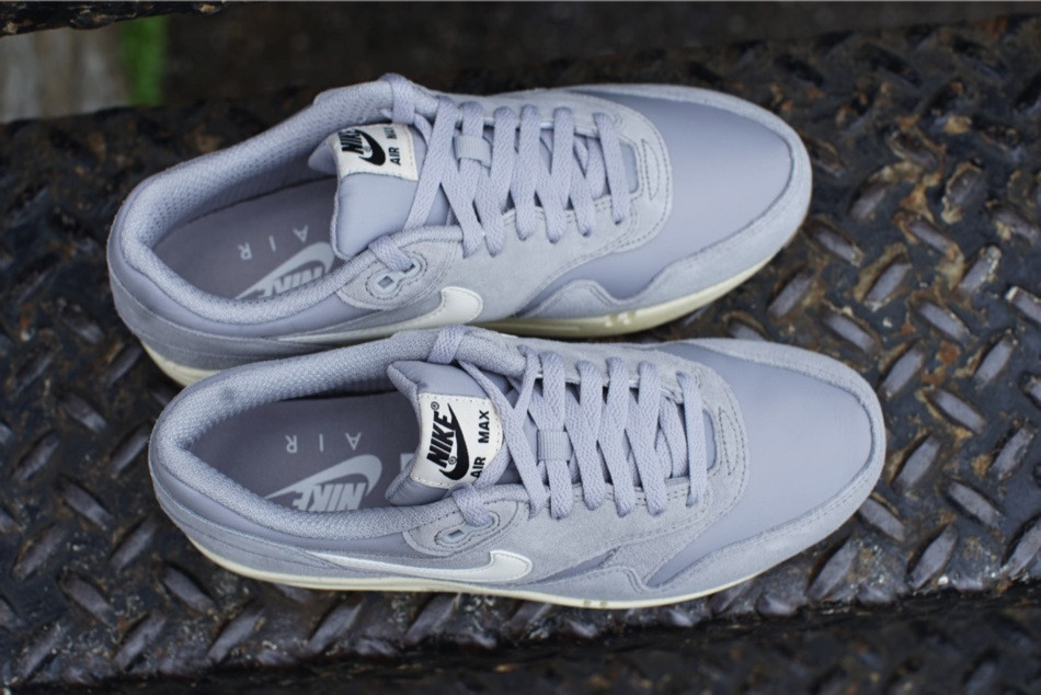 Nike Air Max 1 Essential Matte Silver 03