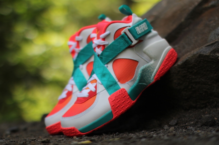 Nike Air Raid White Atomic Mango Turbo Green Laser Crimson 03
