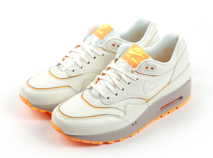 Nike Sportswear Womens Cut Out Mango Pack 02