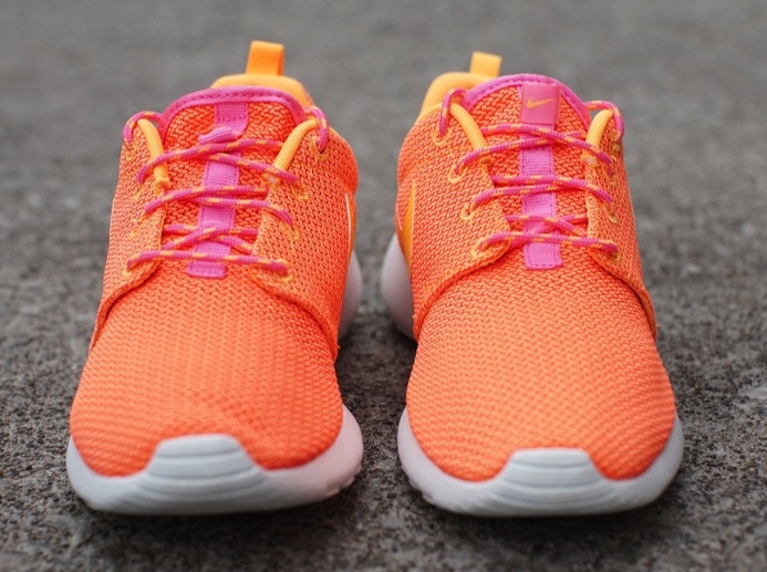 Nike Womens Roshe Run Pink Glow Atomic Mango 01