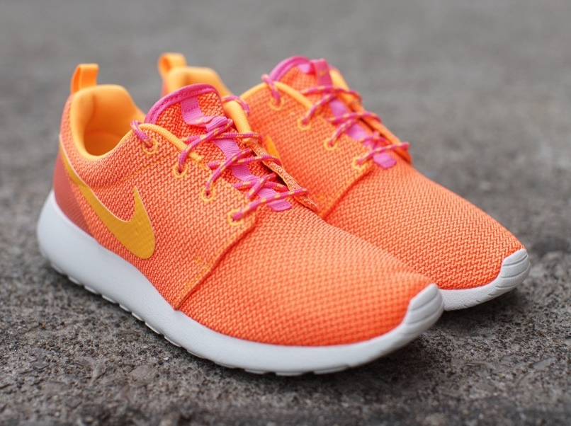Nike Womens Roshe Run Pink Glow Atomic Mango 02