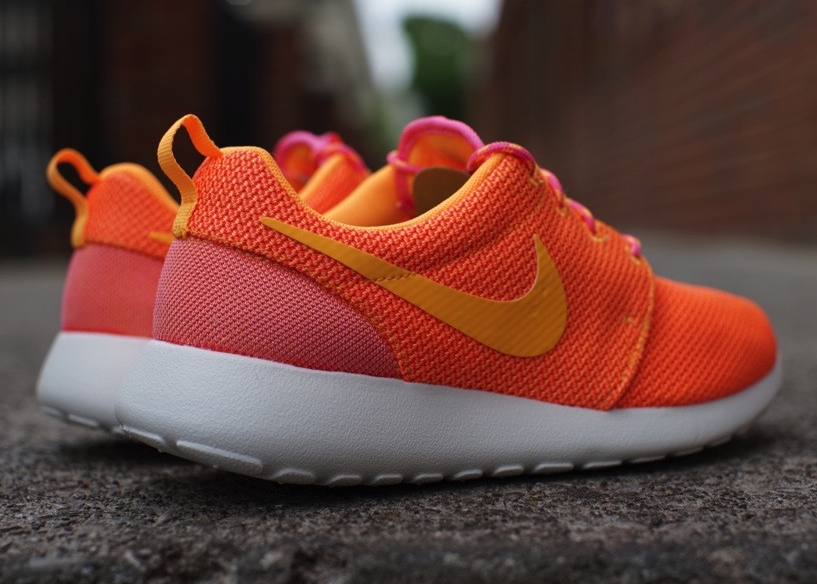 Nike Womens Roshe Run Pink Glow Atomic Mango 03