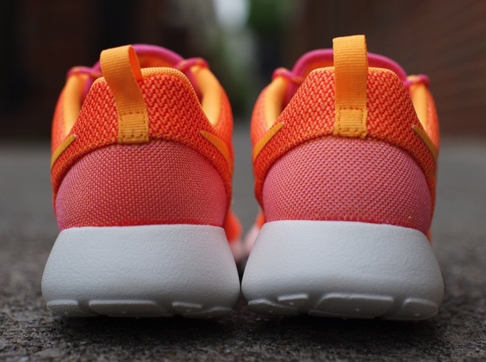 Nike Womens Roshe Run Pink Glow Atomic Mango 04