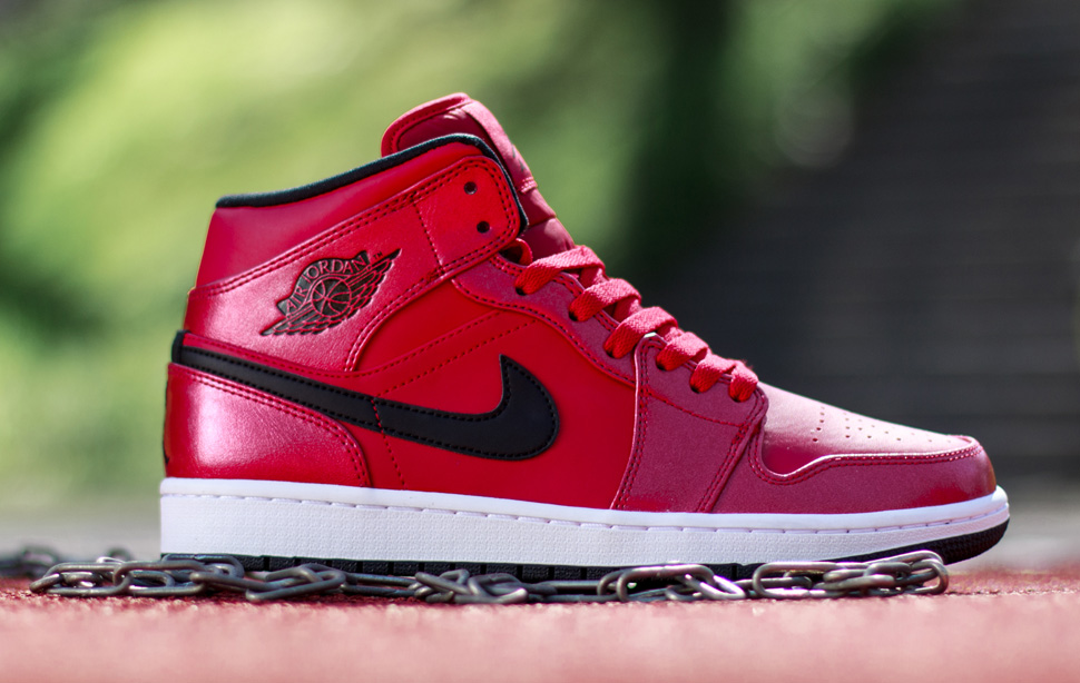 Air Jordan 1 Mid Gym Red Black White 02