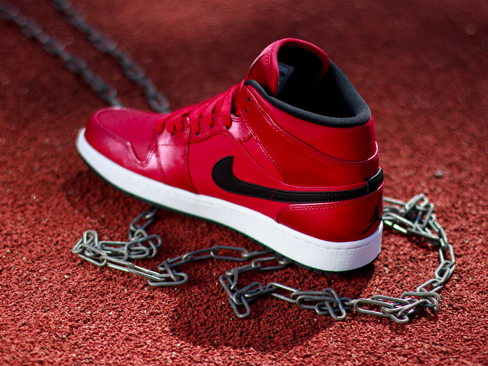 Air Jordan 1 Mid Gym Red Black White 03