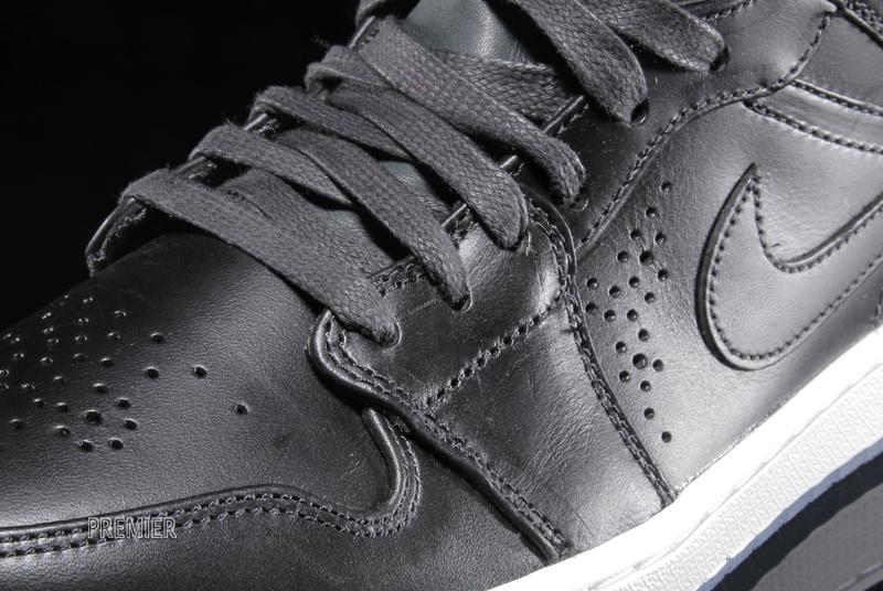 Air Jordan 1 Mid Nouveau Black Ice 03